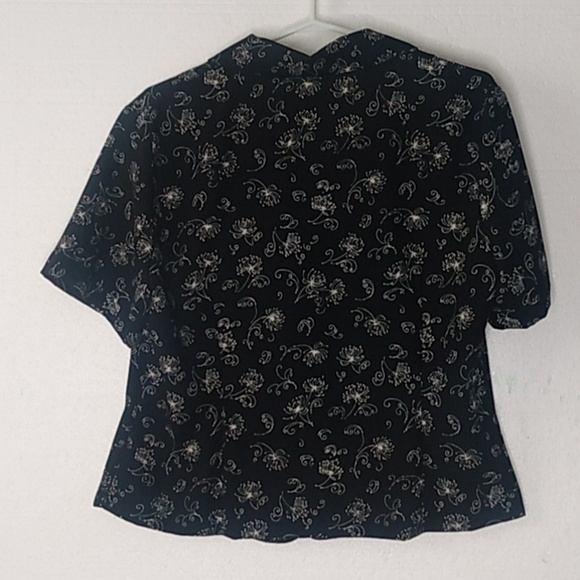 🔴$10 add on. SCORPIO women's short sleeve shirt, size xs -small black/white. - Picture 3 of 5